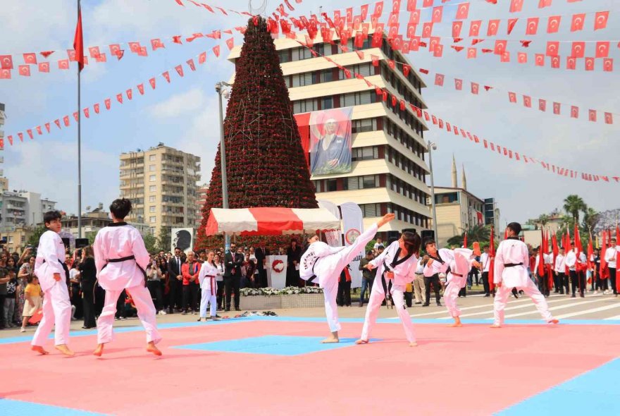 Adana’da 19 Mayıs Atatürk’ü Anma, Gençlik ve Spor Bayramı coşkusu