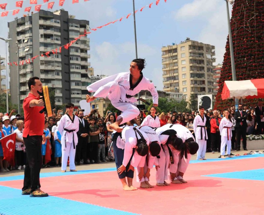 Adana’da 19 Mayıs Atatürk’ü Anma, Gençlik ve Spor Bayramı coşkusu