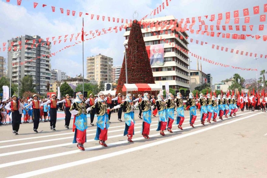 Adana’da 19 Mayıs Atatürk’ü Anma, Gençlik ve Spor Bayramı coşkusu