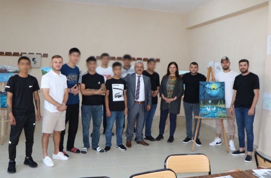 Adanasporlu futbolcular genç mahkumlarla buluştu