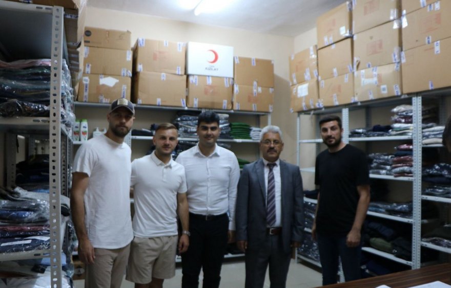 Adanasporlu futbolcular genç mahkumlarla buluştu
