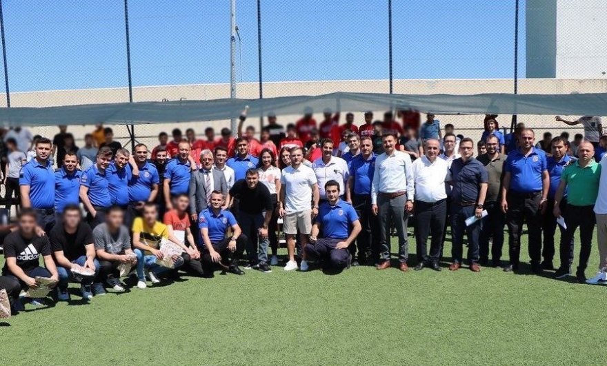 Adanasporlu futbolcular genç mahkumlarla buluştu