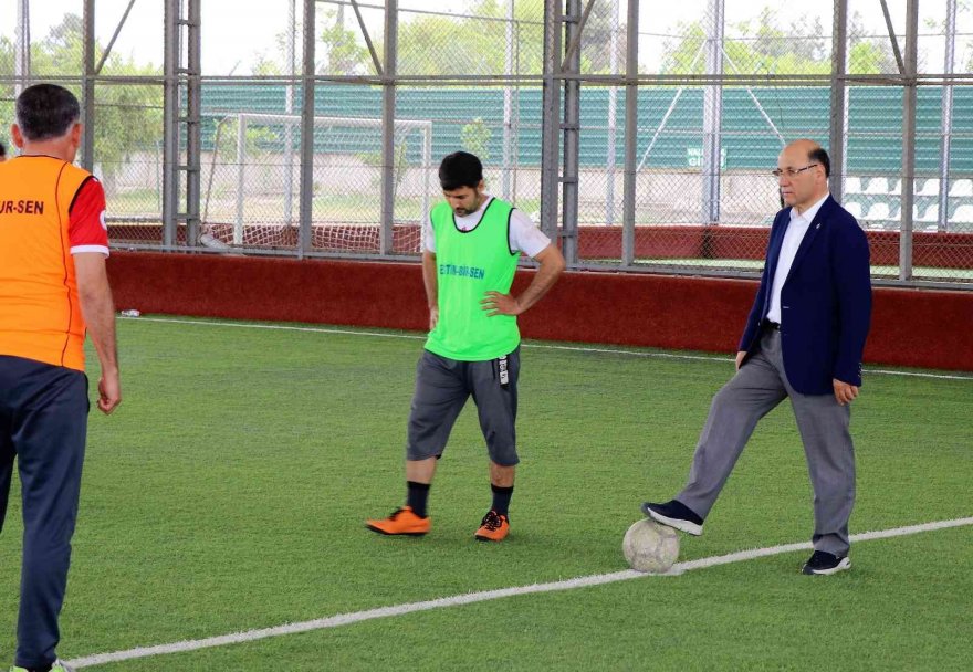 Eğitim Bir-Sen Adana Şube Başkanı Sezer: “Sendikacılık anlayışımız gönül sendikacılığı”