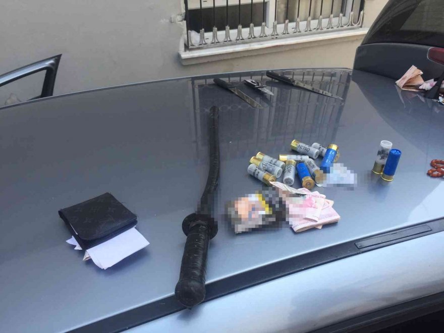 Polis narkotik operasyonunda ağız içinde bile uyuşturucu aradı