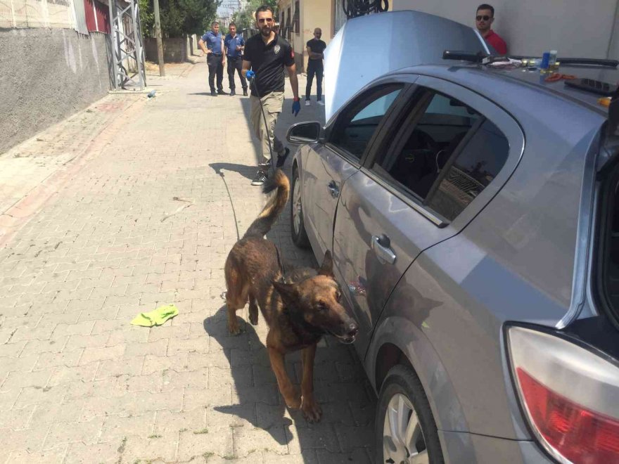 Polis narkotik operasyonunda ağız içinde bile uyuşturucu aradı