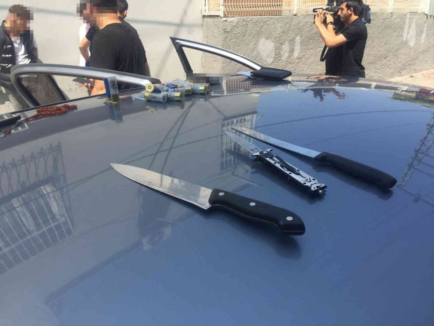 Polis narkotik operasyonunda ağız içinde bile uyuşturucu aradı