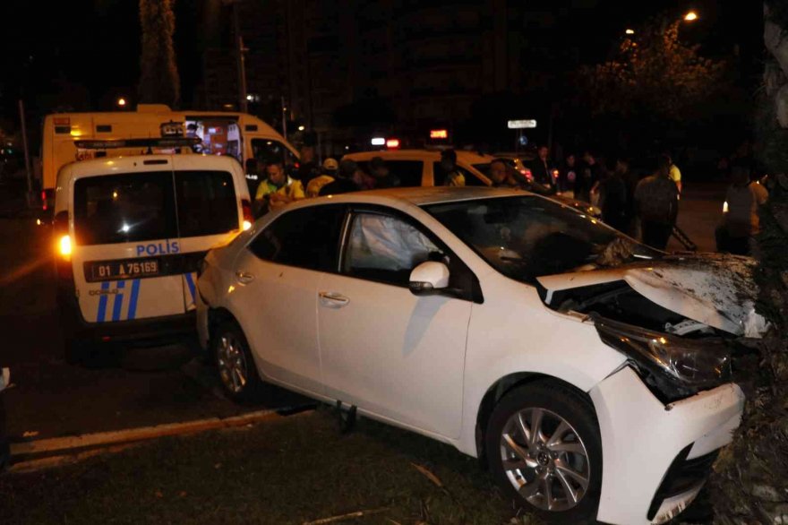Adana’da polis aracıyla otomobil çarpıştı: 4 yaralı