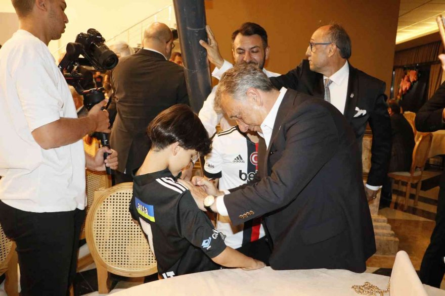 Ahmet Nur Çebi: ”Genel kurul üyeleri kimi isterse onu seçecek biz de saygı duyacağız”