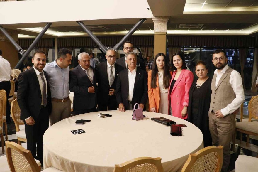 Ahmet Nur Çebi: ”Genel kurul üyeleri kimi isterse onu seçecek biz de saygı duyacağız”