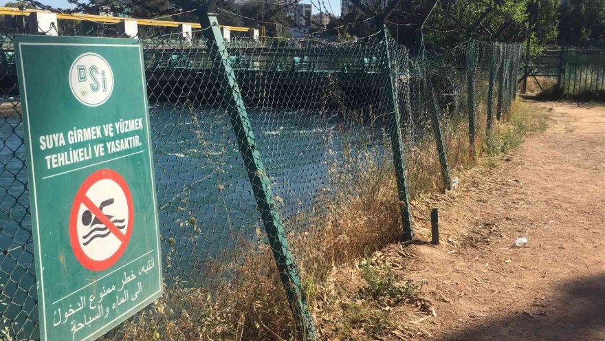 Nehre giren iki genç kayboldu