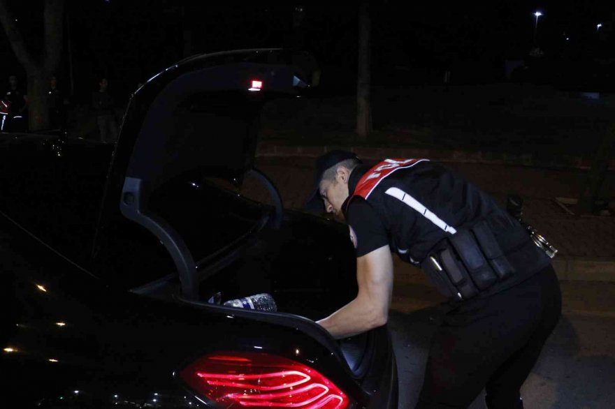 Adana’da bin 735 polisle Huzur ve Güven uygulaması