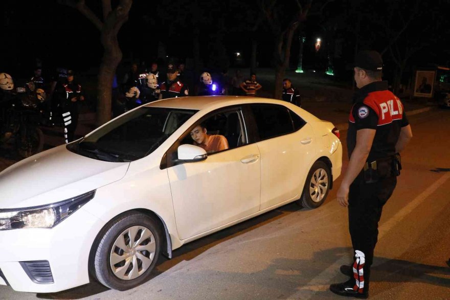 Adana’da bin 735 polisle Huzur ve Güven uygulaması