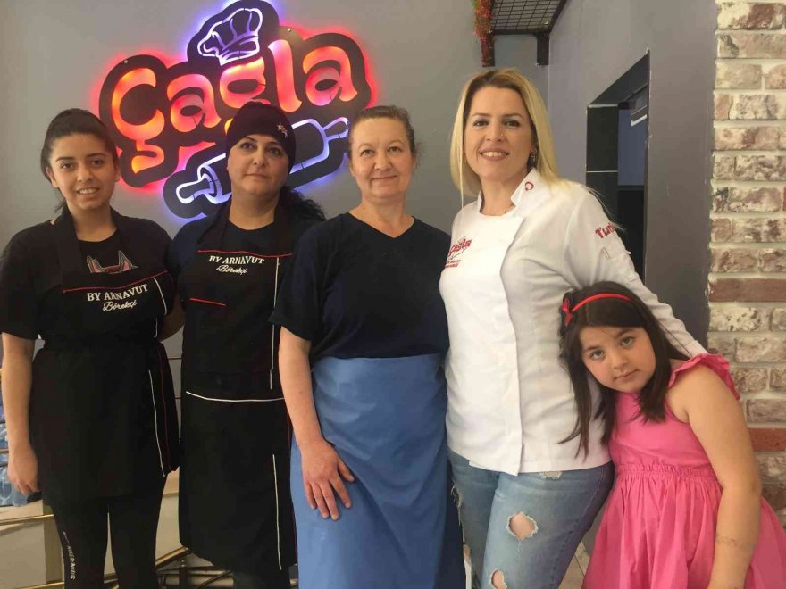 Aşerdi, 5 kadına iş verdi