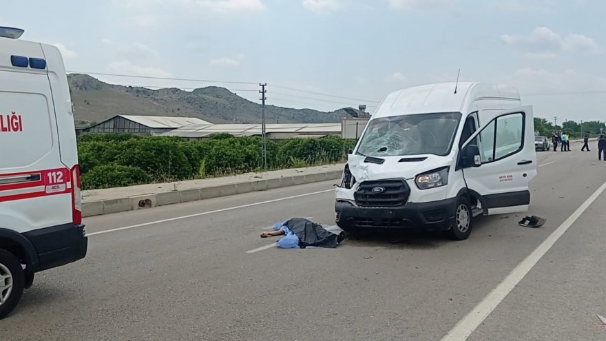 Çöp atmak için indiği aracında feci sonu yaşadı