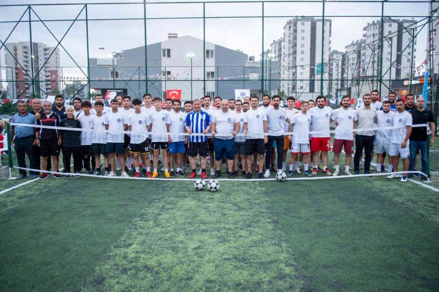 Ödüllü ayak tenisi turnuvası başladı