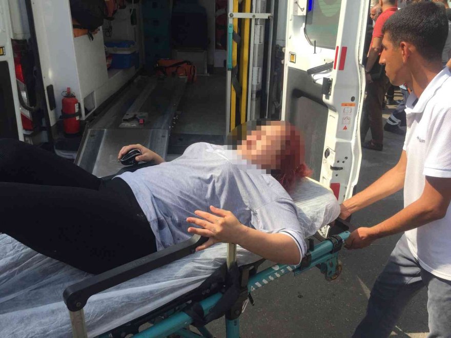 Karısını ve yanındaki erkeği sokak ortasında vurdu