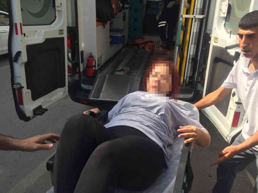 Karısını ve yanındaki erkeği sokak ortasında vurdu