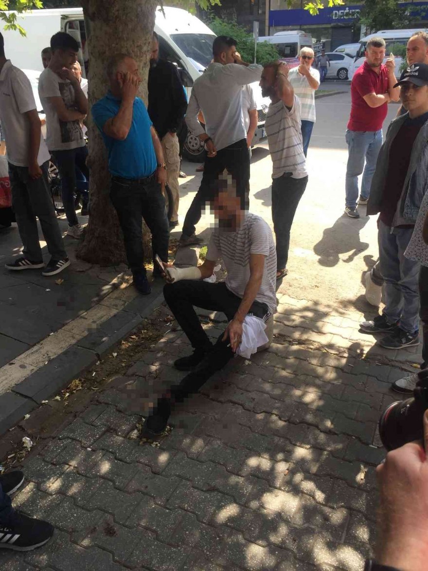 Karısını ve yanındaki erkeği sokak ortasında vurdu