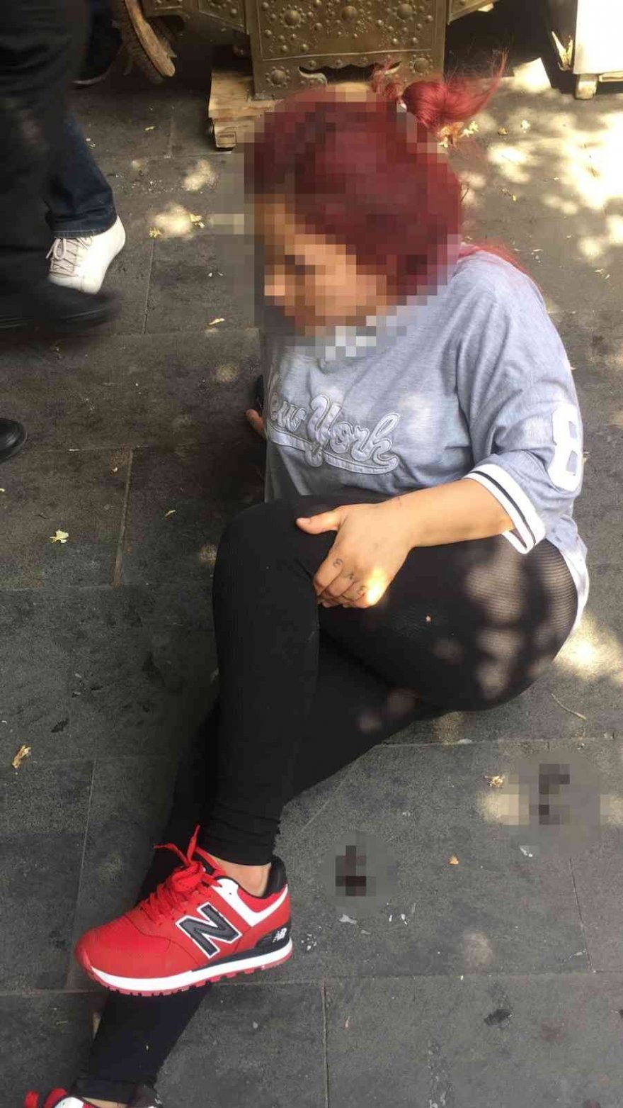 Karısını ve yanındaki erkeği sokak ortasında vurdu