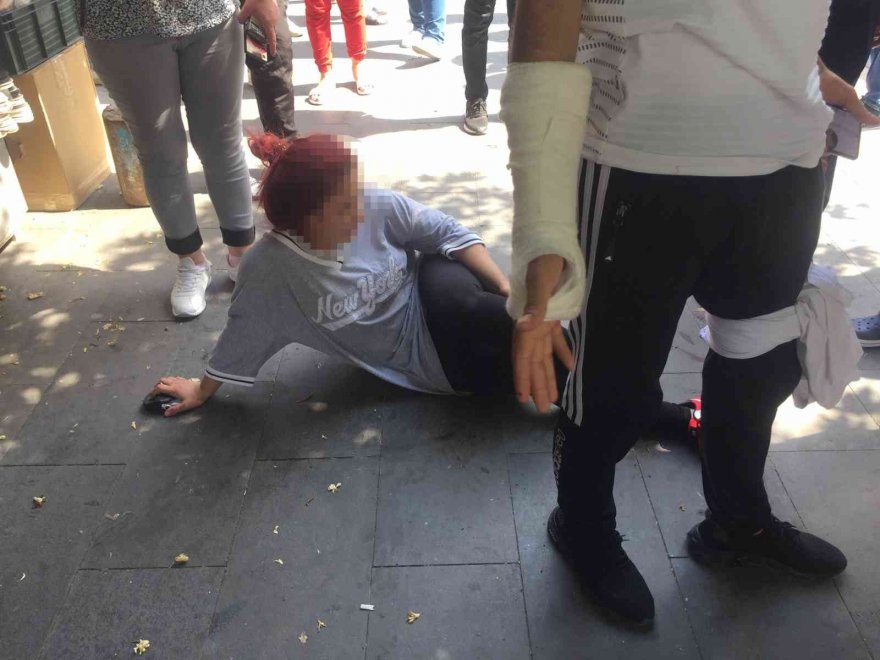 Karısını ve yanındaki erkeği sokak ortasında vurdu