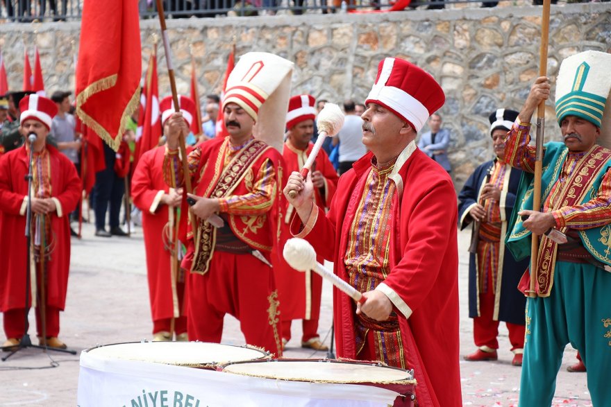 Pozantı’nın gurur ve onur günü coşkuyla kutlandı