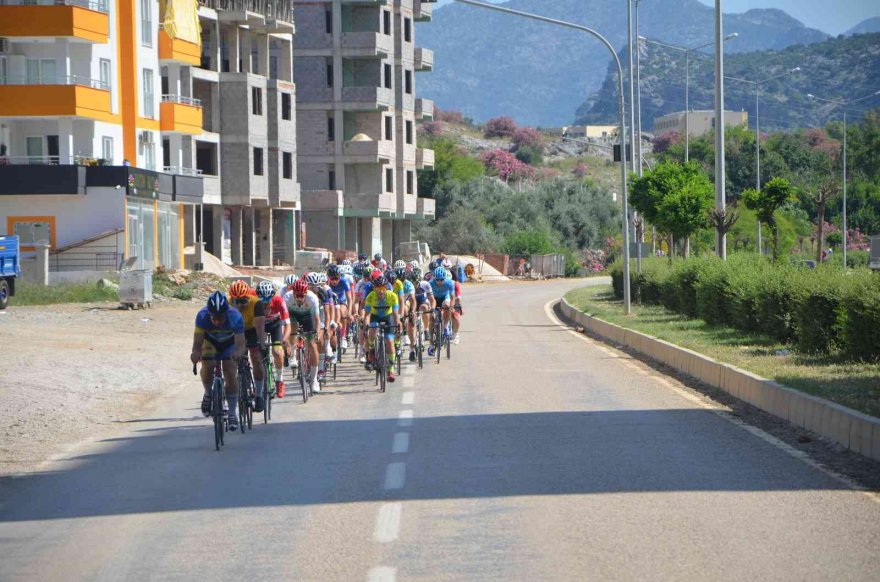 Hem rakipleriyle hem sıcakla mücadele ettiler