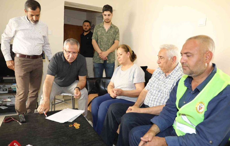 Yolda bulduğu yumaktan 11 cumhuriyet altını çıktı