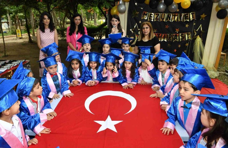 Miniklerin mezuniyet töreni