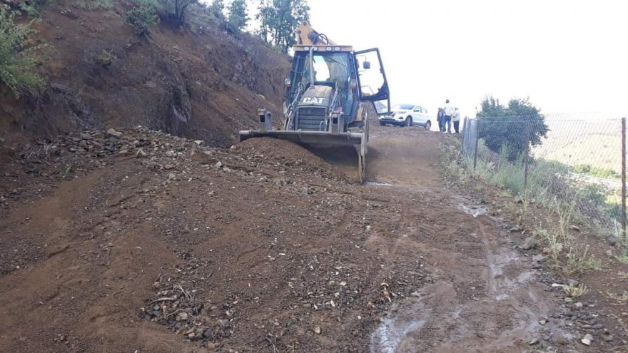Yağış sonrası toprak kayması meydana geldi