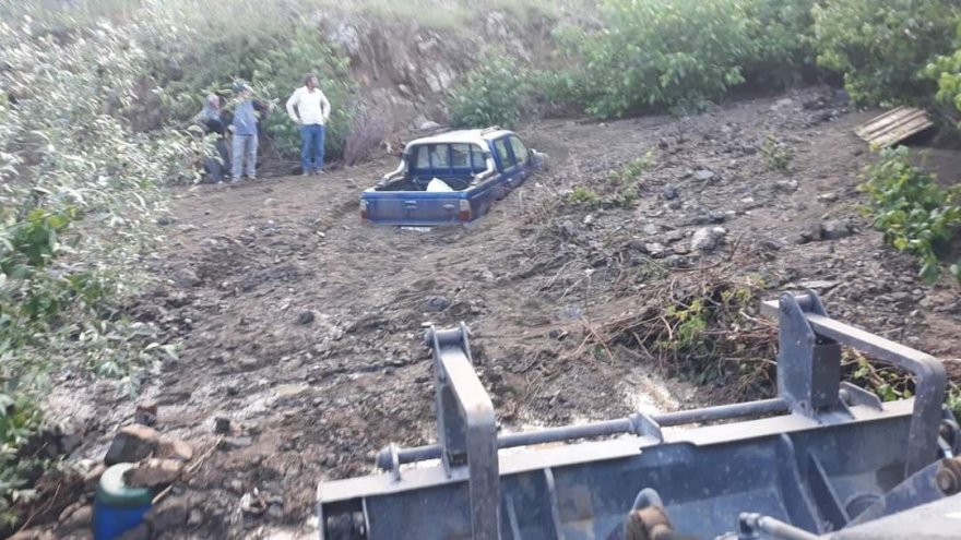 Yağış sonrası toprak kayması meydana geldi
