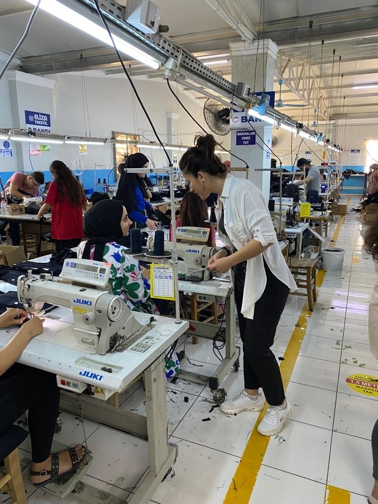 Yüreğir aile içi polisi işçi kadınları bilgilendirdi