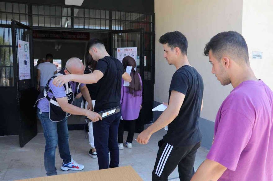 Koştular, depar attılar ama yine de sınava geç kaldılar