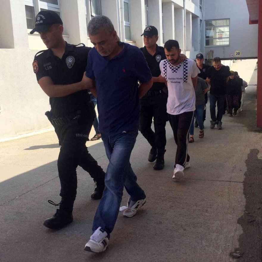 Kadın kılığına girip eski eşini vurup, sevgilisini öldürdü