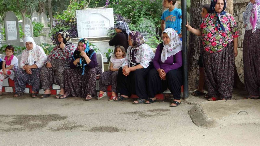 Kayıp oğlunu defneden annenin feryatları yürekleri dağladı