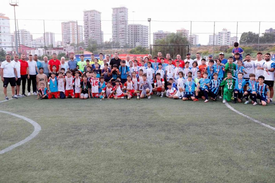 U-12 futbolda şampiyon Adana Demirspor