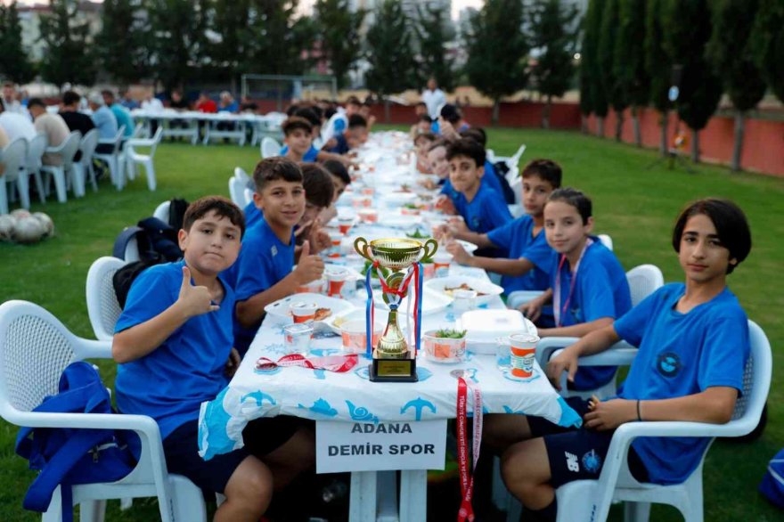U-12 futbolda şampiyon Adana Demirspor