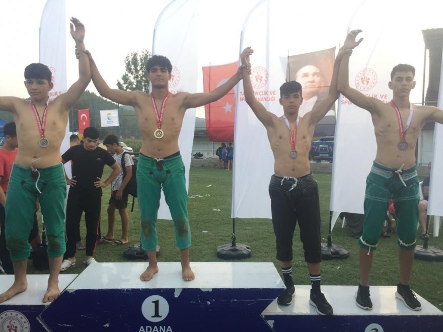 Ceyhanlı güreşçiler 8 madalya ile döndü