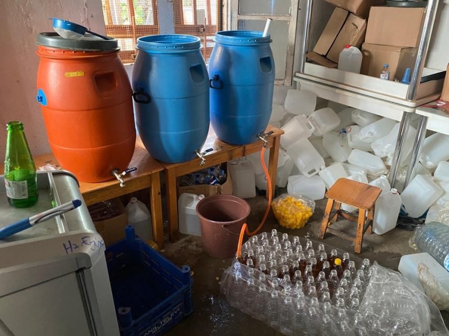 Adana’da 275 litre sahte içki ele geçirildi