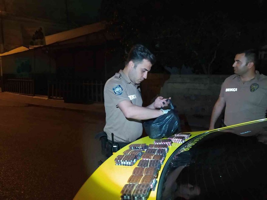 Bekçiler taksideki yolcudan poşet dolusu uyuşturucu hap yakaladı