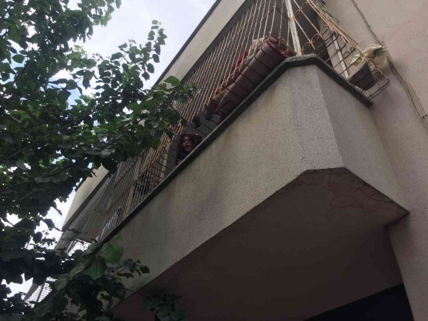 Operasyonda kapıyı açmayıp, polisi polise şikayet etmeye kalktı