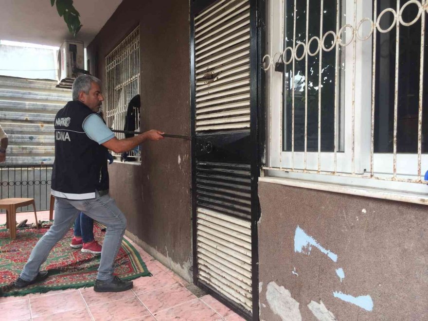 Operasyonda kapıyı açmayıp, polisi polise şikayet etmeye kalktı