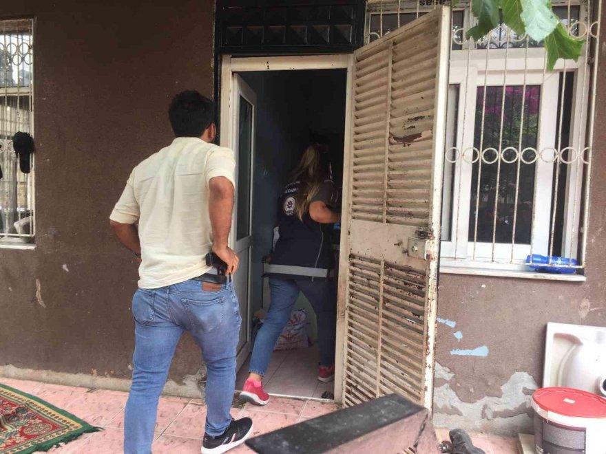Operasyonda kapıyı açmayıp, polisi polise şikayet etmeye kalktı