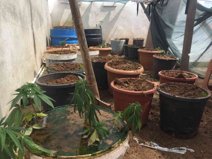 Operasyonda kapıyı açmayıp, polisi polise şikayet etmeye kalktı