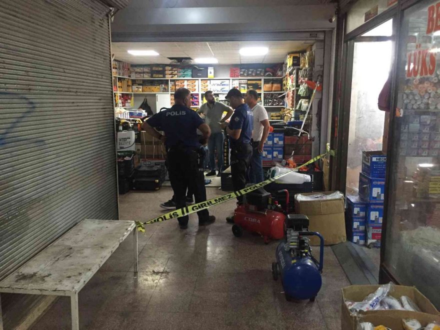 Adana Kocavezir'de hırdavatçıya silahlı saldırı: 1 ölü, 1 yaralı
