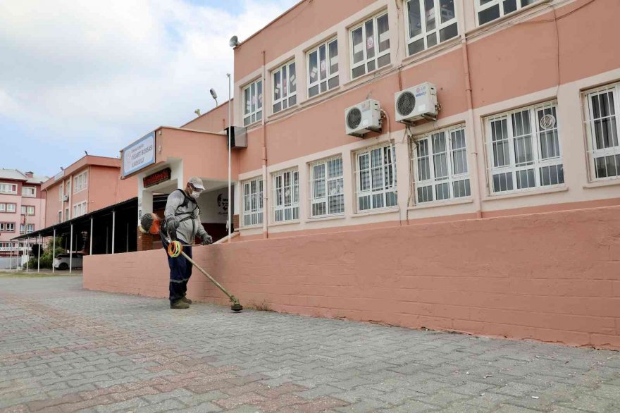 Yüreğir Belediyesi'nden yeni eğitim dönemi öncesinde okullarda hazırlık