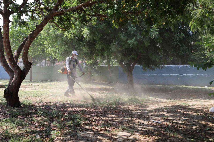 Yüreğir Belediyesi'nden yeni eğitim dönemi öncesinde okullarda hazırlık