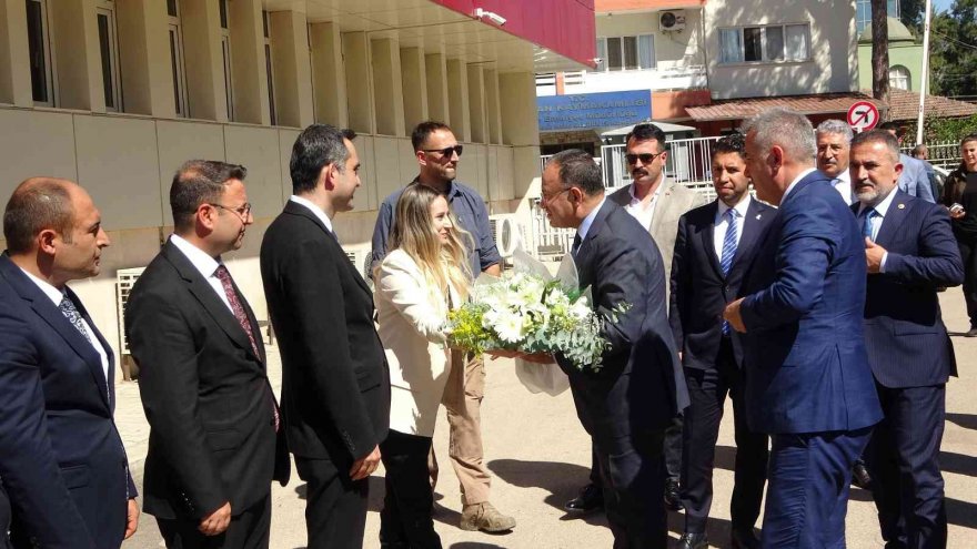 Kozan'da Adalet Bakanı Bozdağ'dan 6’lı masa eleştirisi: Hepsi yüreksiz