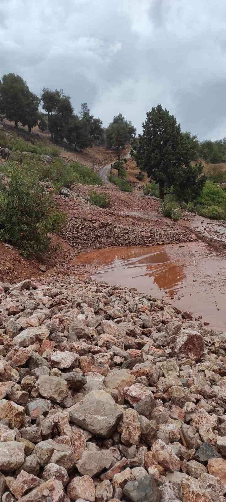 Adana’da şiddetli sağanak heyelana neden oldu