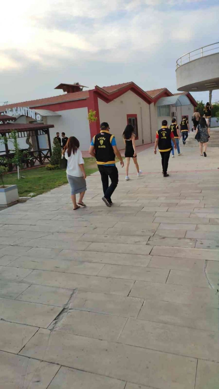 Masaj salonlarına fuhuş operasyonu