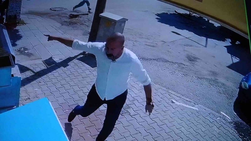 Adana'da çatı aktı, kılıç ve silahlar çekildi